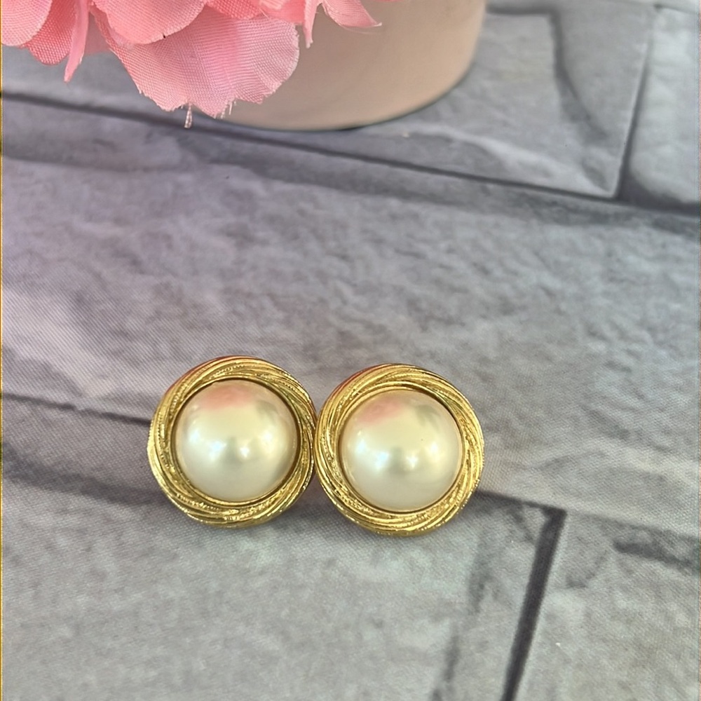 70/80’s Trifari faux pearl post earrings gold tone